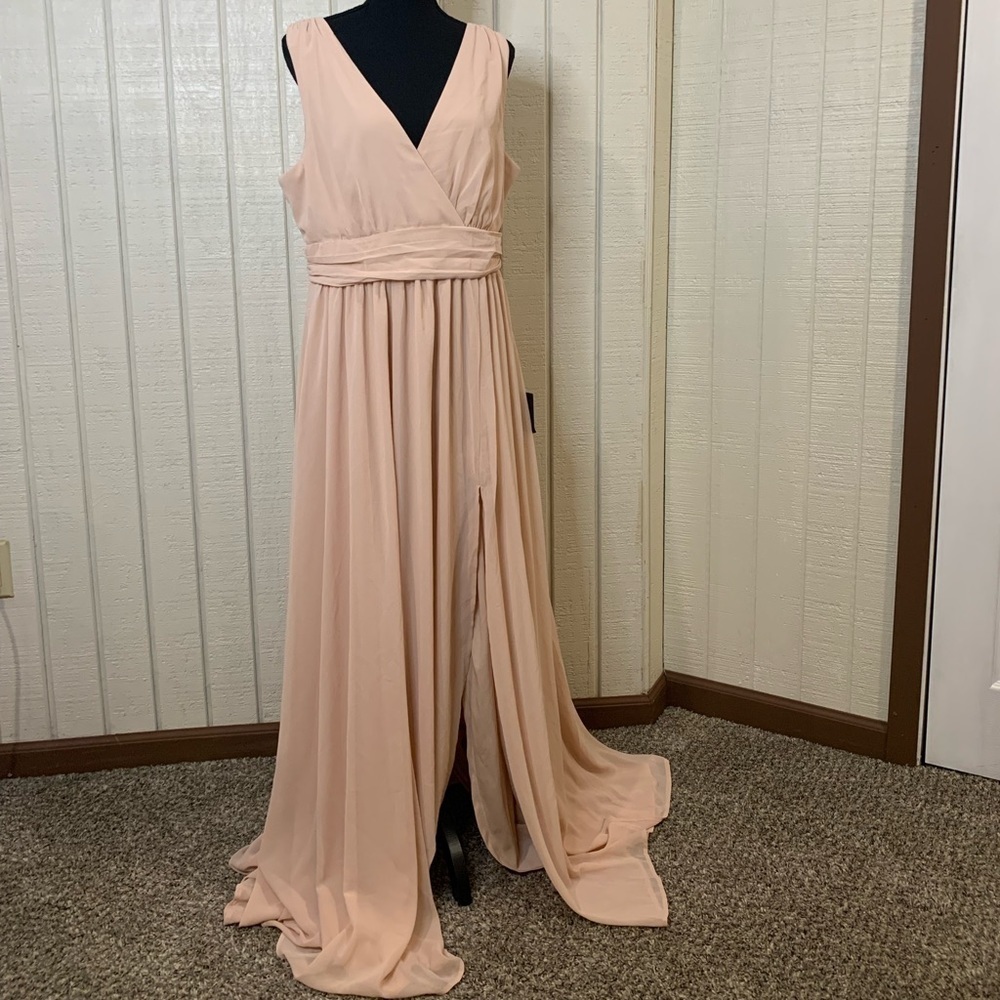 Lulus maxi dress with V neck & back and side slit, size XL. New with tags.